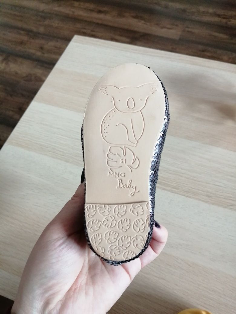 Nowe pantofelki dla dziewczynki Mango, rozmiar 21.