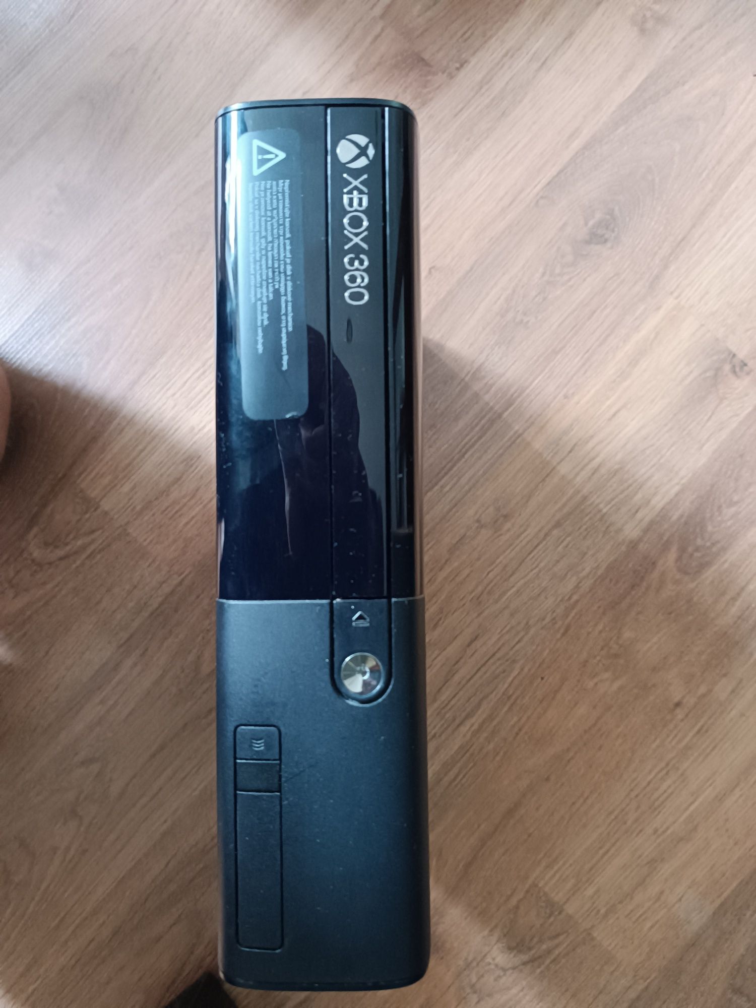 XBOX 360 SLIM E + 2 pady + KINECT + 4 gry + okablowanie