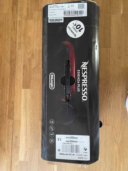 Maquina de café NESPRESSO Essenza Plus Nova