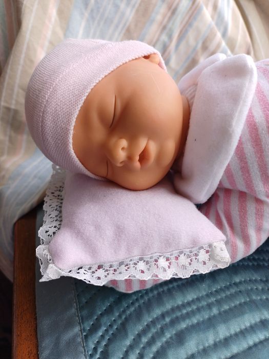 Сплячий музичний пупс