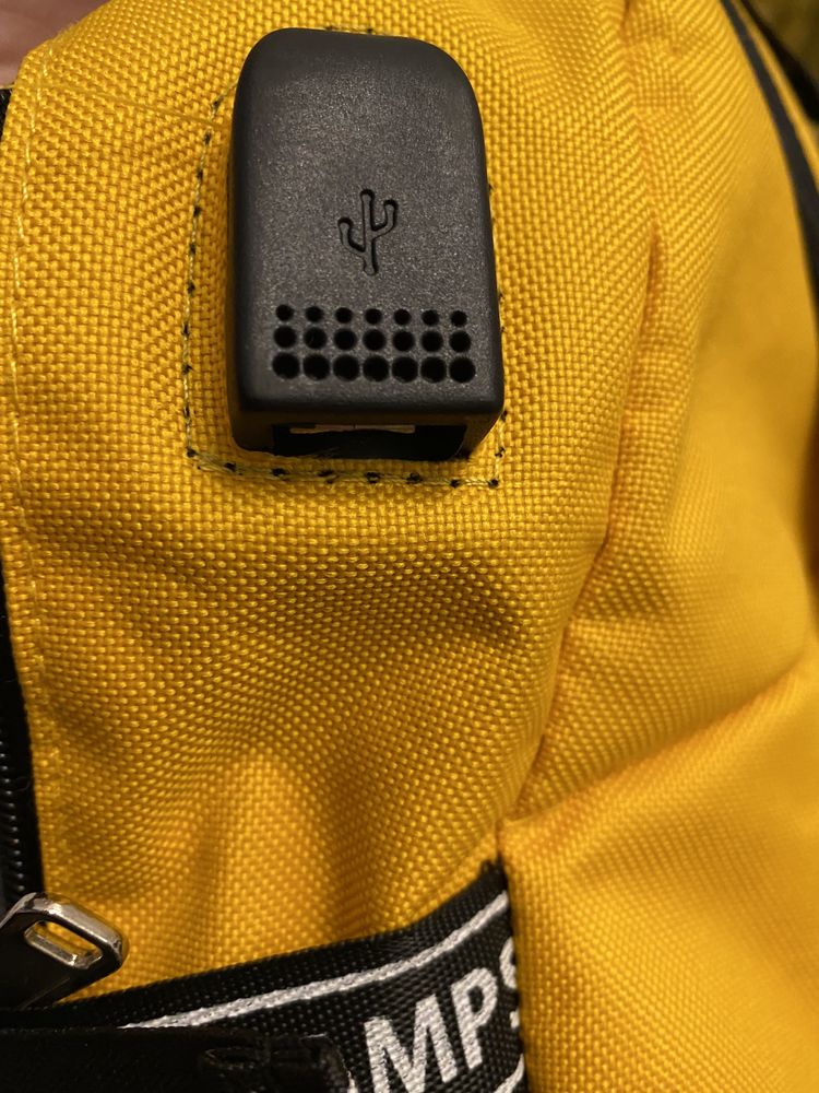 Plecak żółty z kieszonkami
