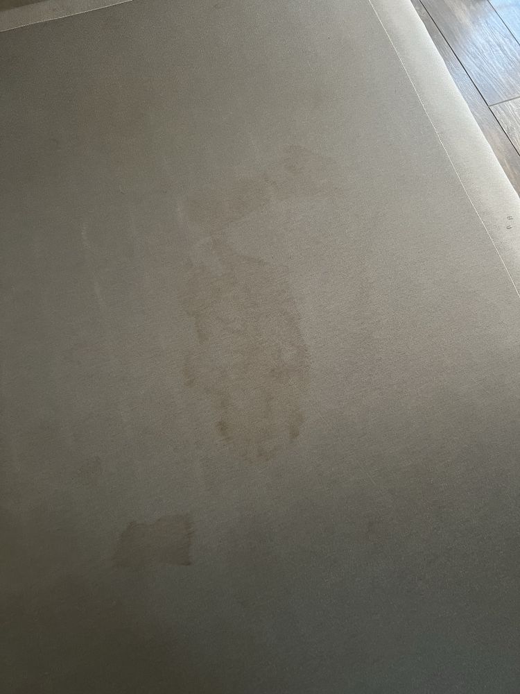 Łóżko 160 x 200 materac z nóżkami