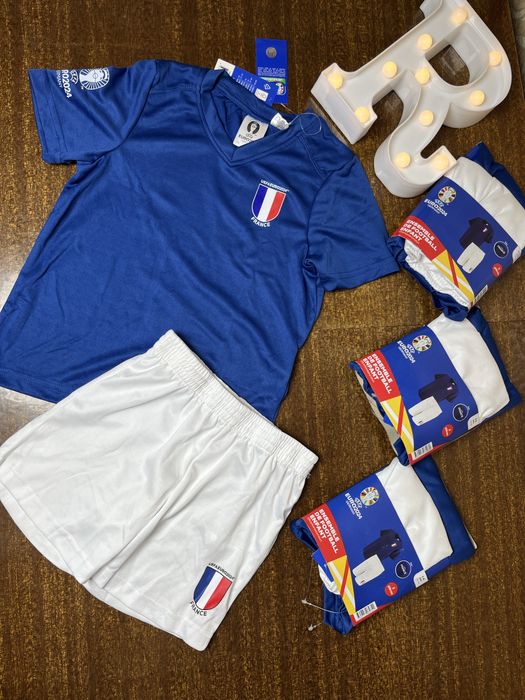 Дитяча футбольна форма костюм