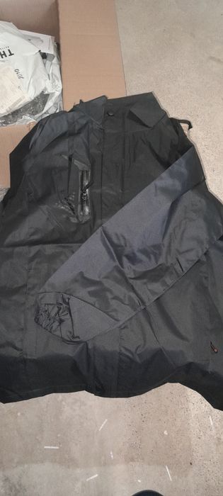 Malas, roupas e outros artigos