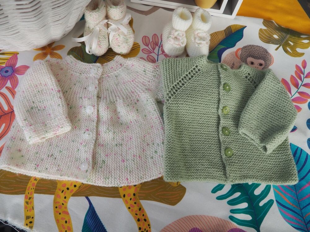Conjuntos em tricot para bebé