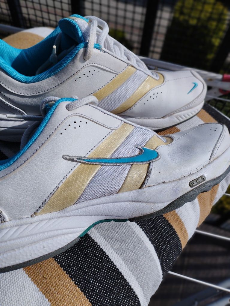 Nike buty sportowe sneakersy damskie białe r.38