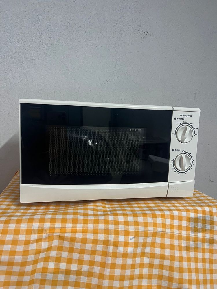 Micro-ondas Confortec MO720W