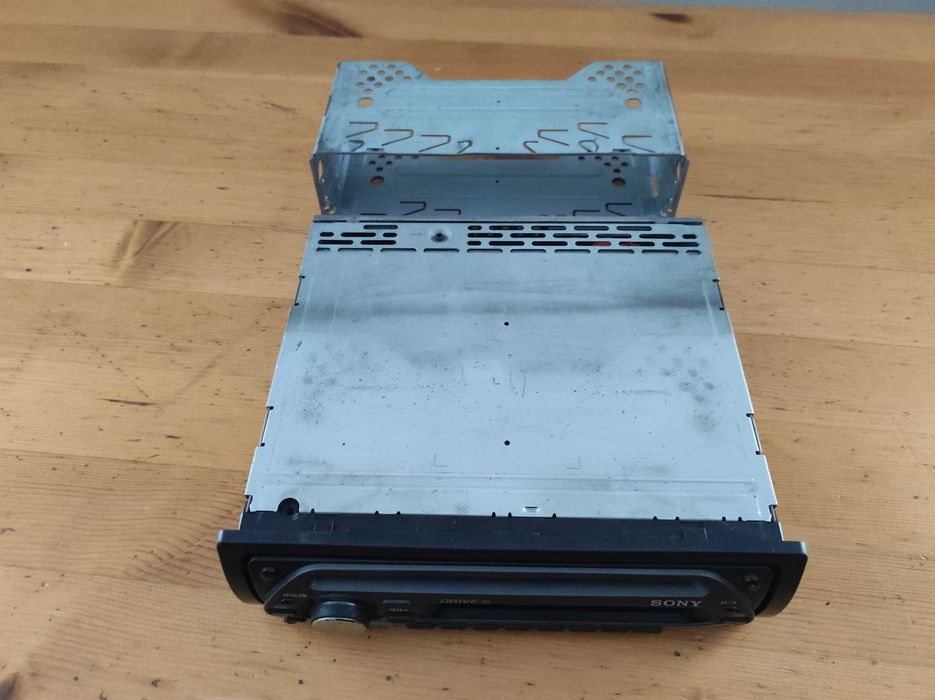 Radioodtwarzacz radio SONY CDX-GT200 4 x 50W CD/MP3/WMA/FM/AUX/RDS