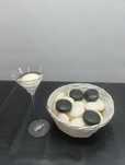 velas flutuantes preto e branco