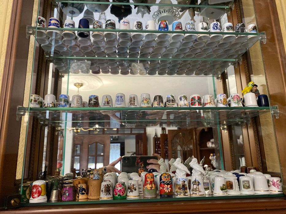 Coleção com cerca de 200 dedais