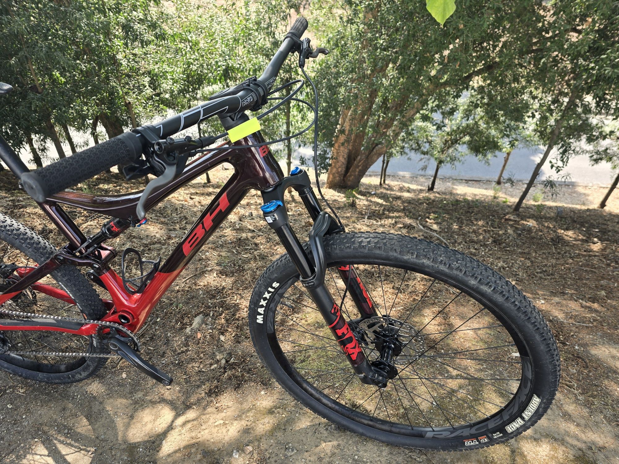 Bh 29 suspensao total L carbono semi nova