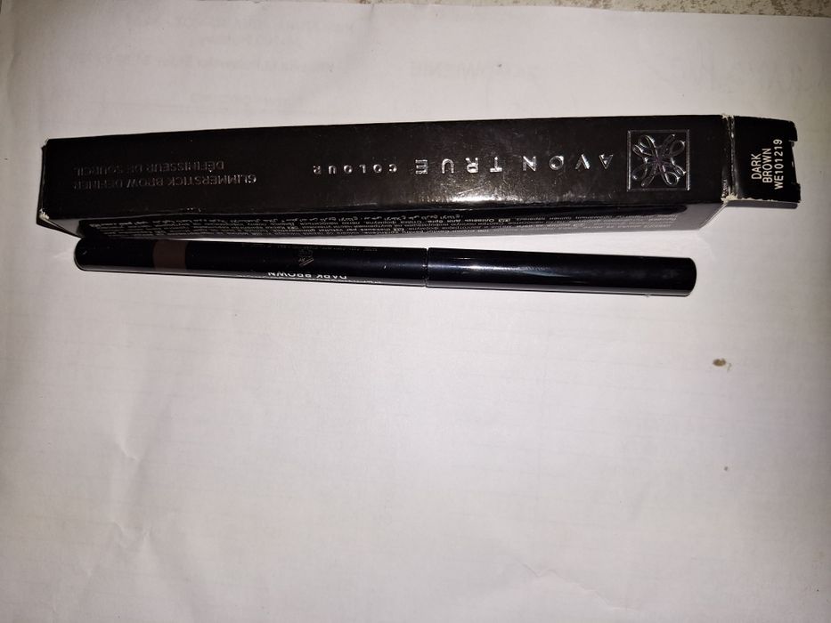 Błyszczyk, Pomadka AVON NOWE, lakiery