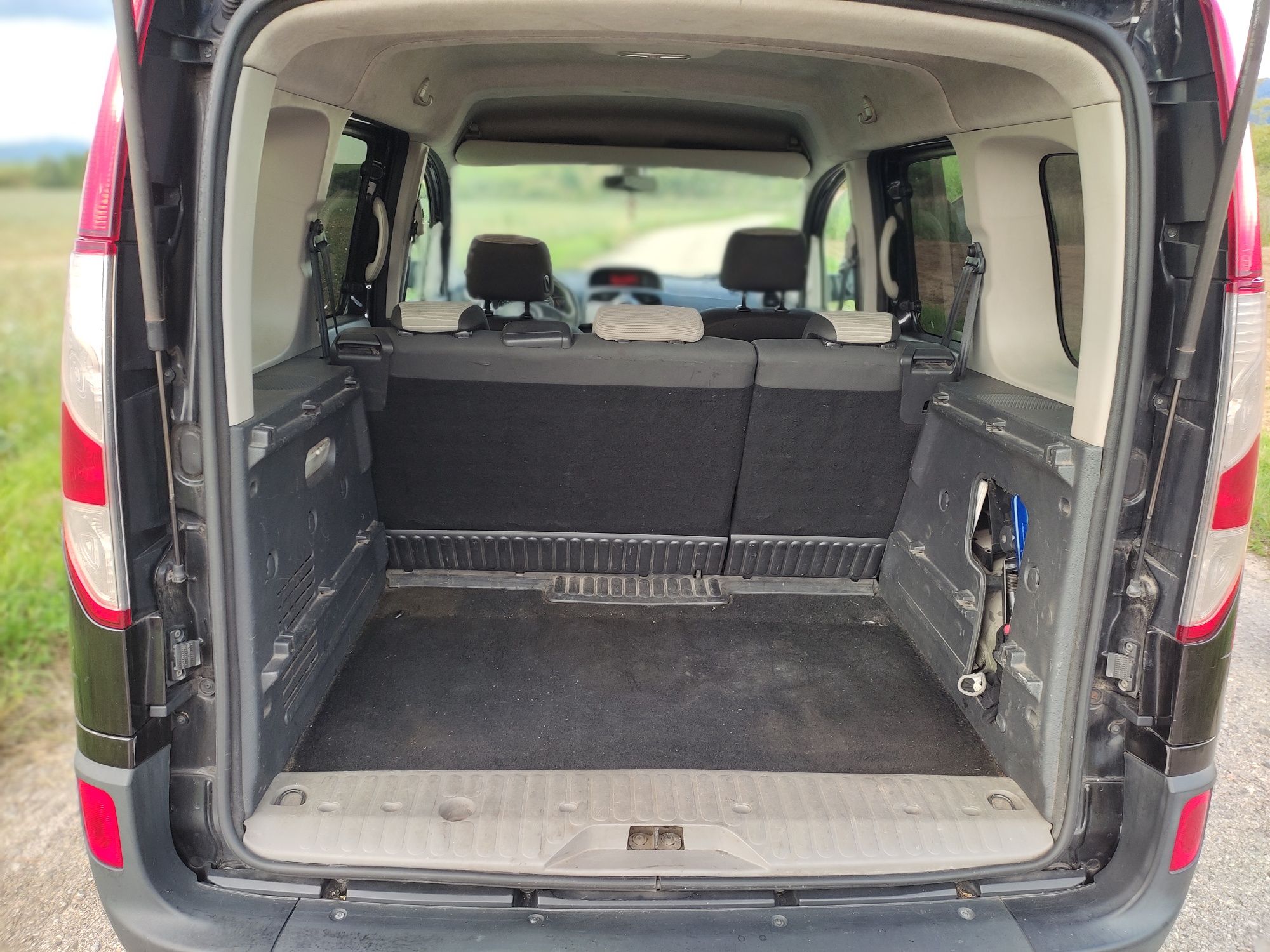 Renault Kangoo 2.   2011год универсал.
