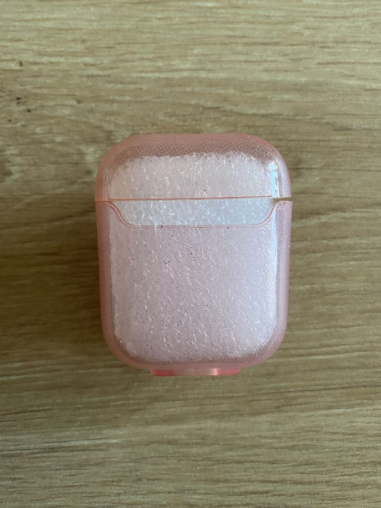 Różowe etui na słuchawki AirPods z kokardką