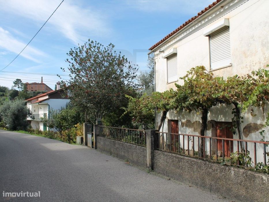 Moradia de 2 pisos na zona da Vila de Arganil