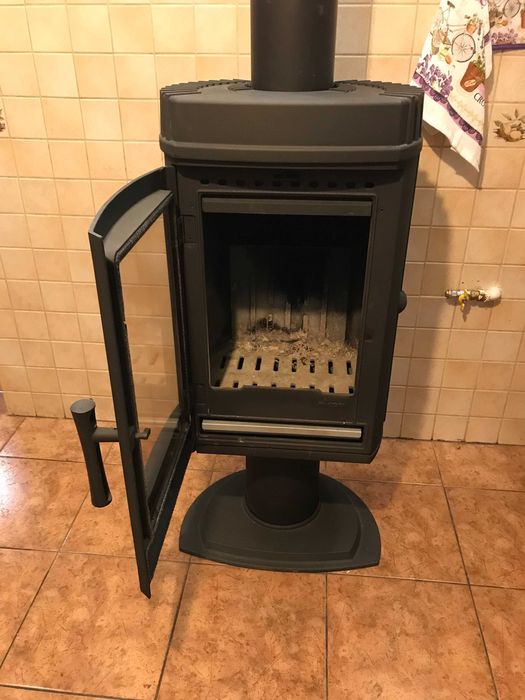 Kominek wolnostojący żeliwny INVICTA mod. P614544 - 10 kW