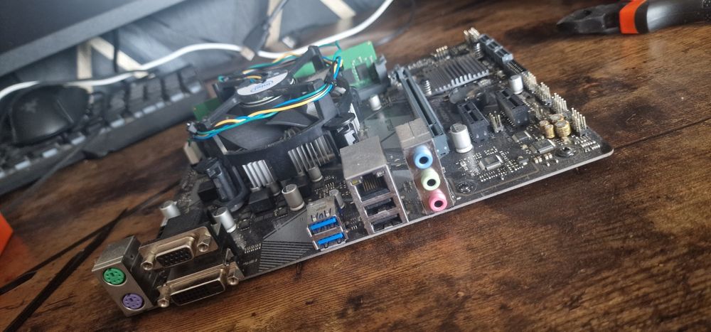 Płyta + CPU + RAM DDR4 – gotowy komplet do gamingu