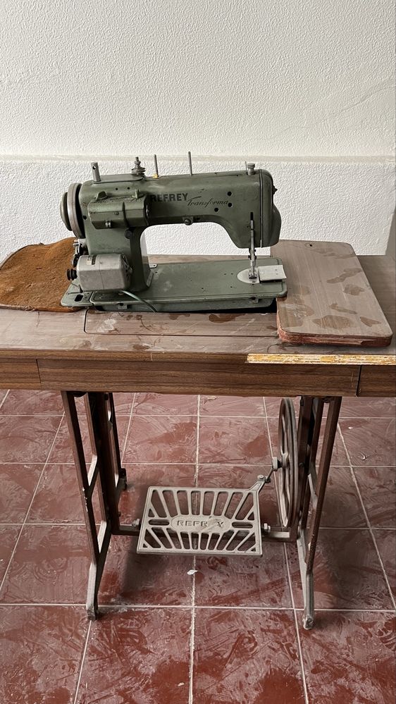 3 Maquinas de costura