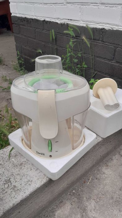 Соковижималка Tekko.