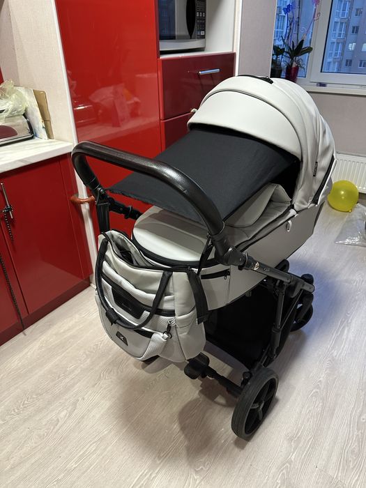 Продам дитячу коляску