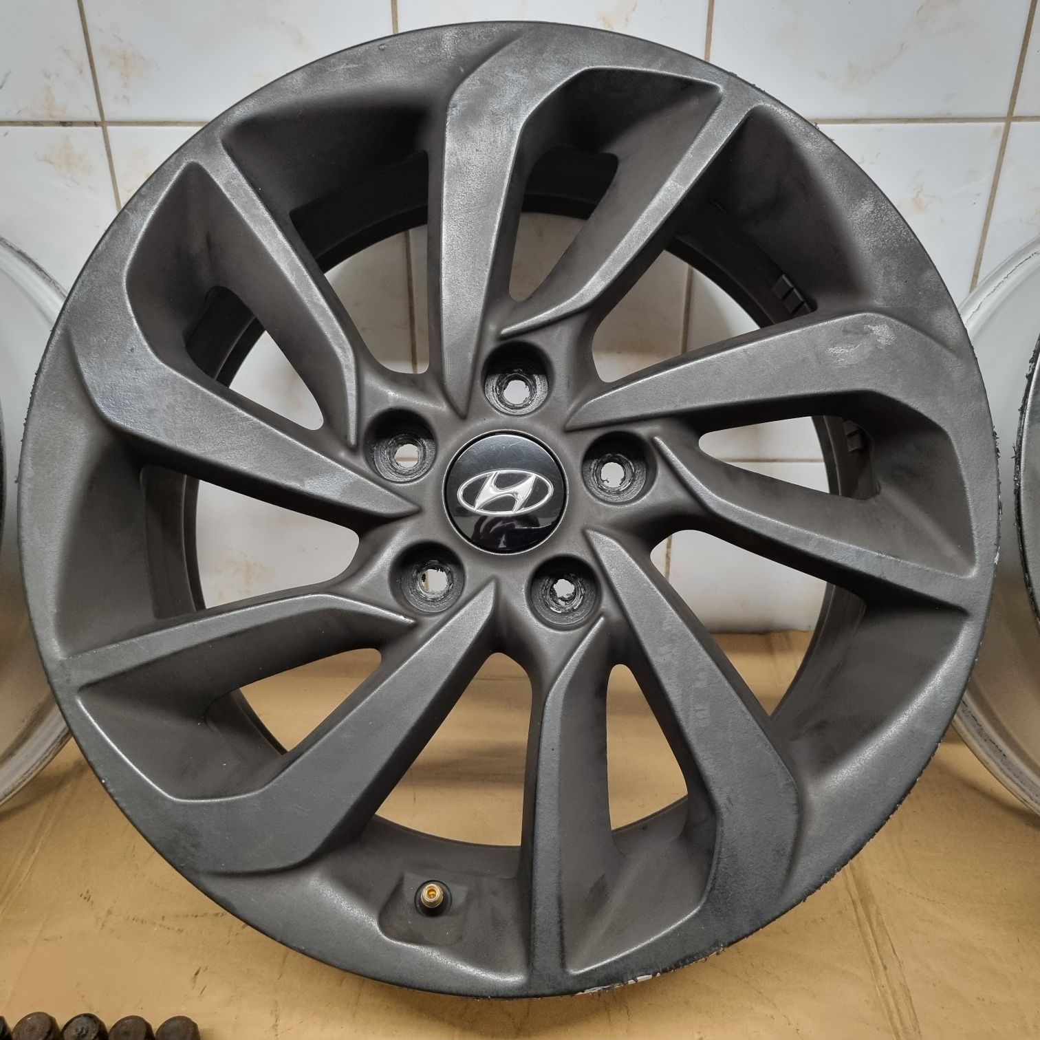 Alufelgi 17"  oryginalne Hyundai Tucson 5x114,3 ET51 + czujniki