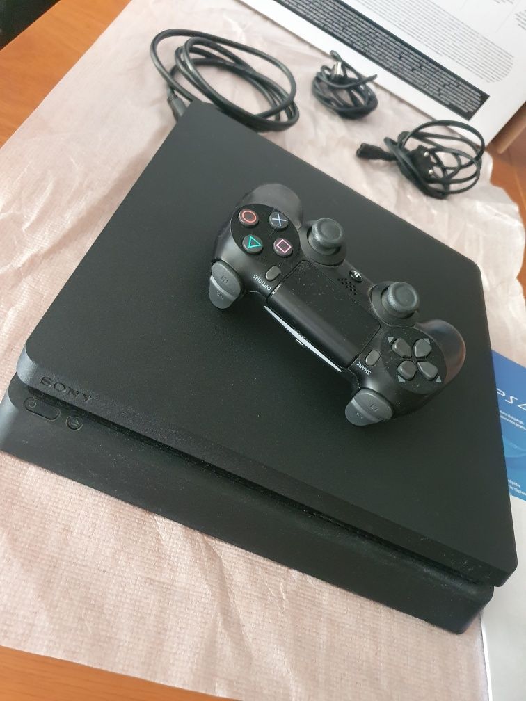 Playstation 4 + comando e jogo