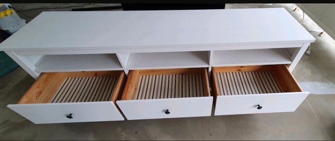 Szafka RTV Ikea Hemnes - drewniana, sosnowa - biała bejca