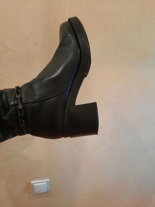 Шкіряні чоботи, високі