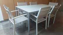 Conjunto de mesa com tampo em vidro lacado e 6 cadeiras - Exterior