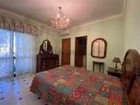 Conjunto de Quarto Estilo Clássico em Madeira Escura