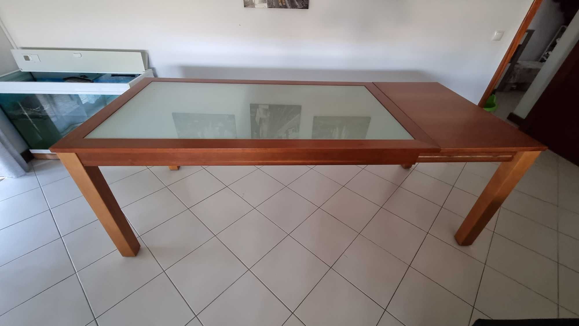 Vendo mesa + 6 cadeiras, em cerejeira maciça