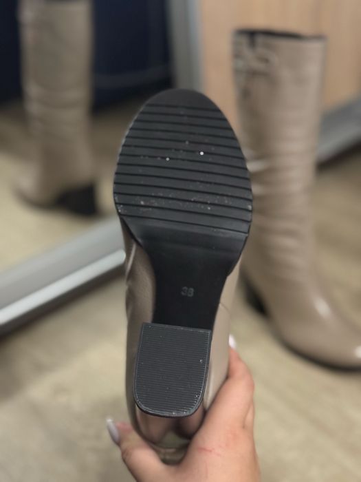 Чоботи жіночі, вдягалися один раз , дефектів немає
