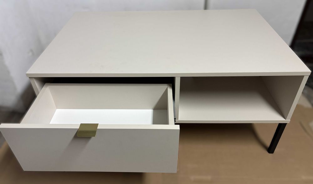 Stolik kawowy beżowy z szufladami