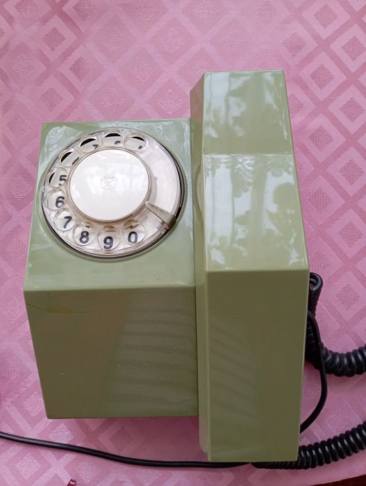 Телефоны стационарные времён СССР,