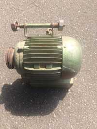 Motor trifazico