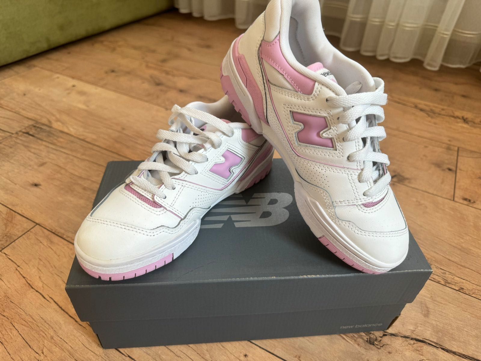 Кросівки new balance 550 white bubblegum pink р.36-37