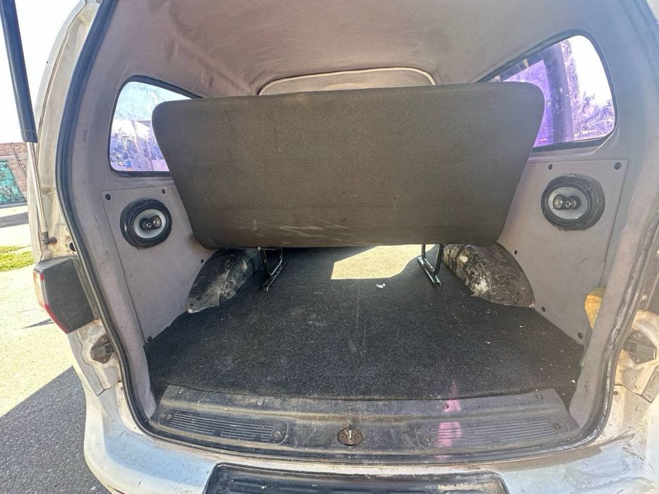 Продам бусик в доброму стані ,сів поїхав.