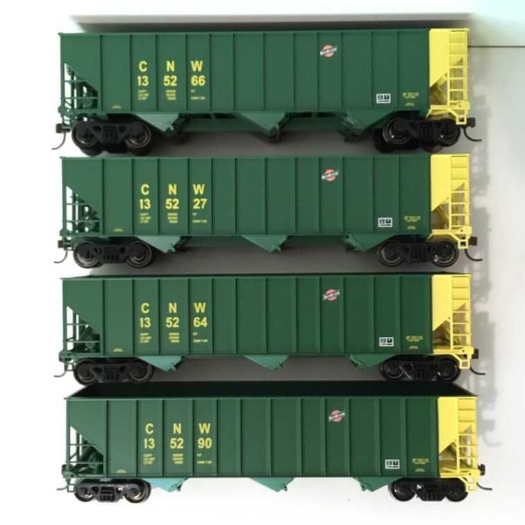 Comboios eléctricos H0: 4 vagões americanos com carga de carvão
