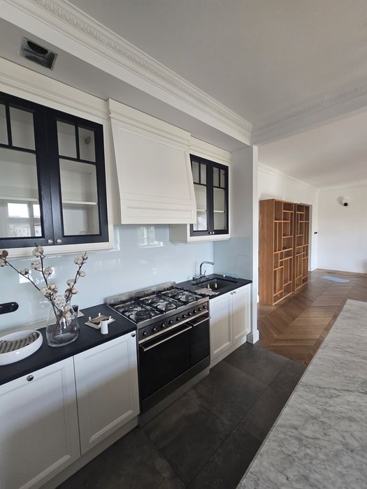 Ekskluzywna kuchnia z drewna z marmurowym blatem SMEG&Bosch&BLUM