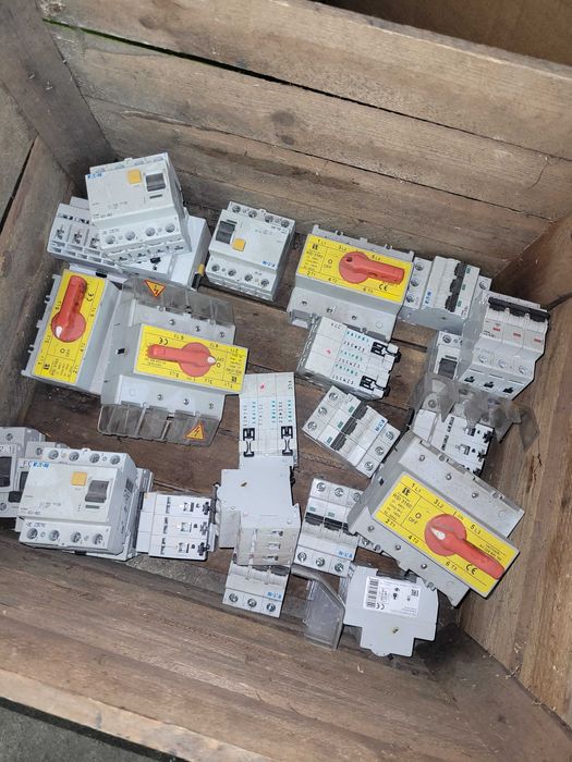 Rozłącznik izolacyjny 3P 160A z pokrętłem na rozłączniku RSI -3160W3