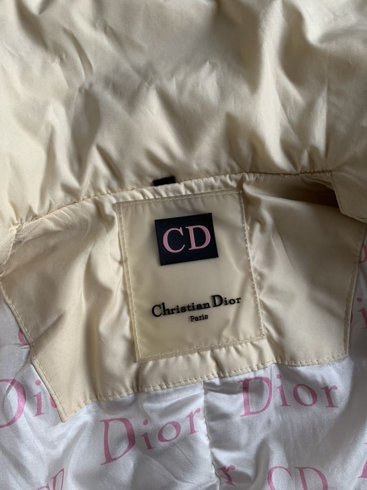 Kremowa kurtka puchowa Dior okazja