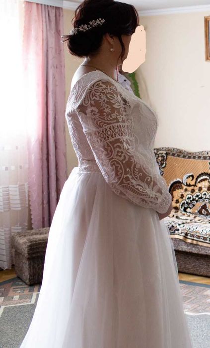 Весільна сукня у хорошому стані