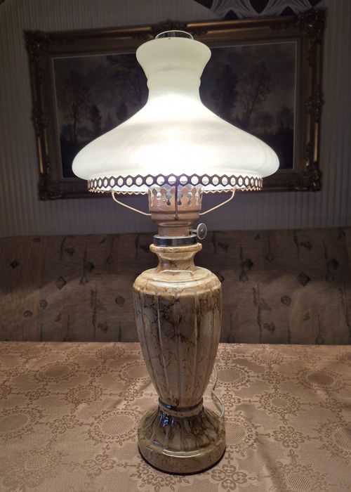 Piękna stara lampa ceramiczna