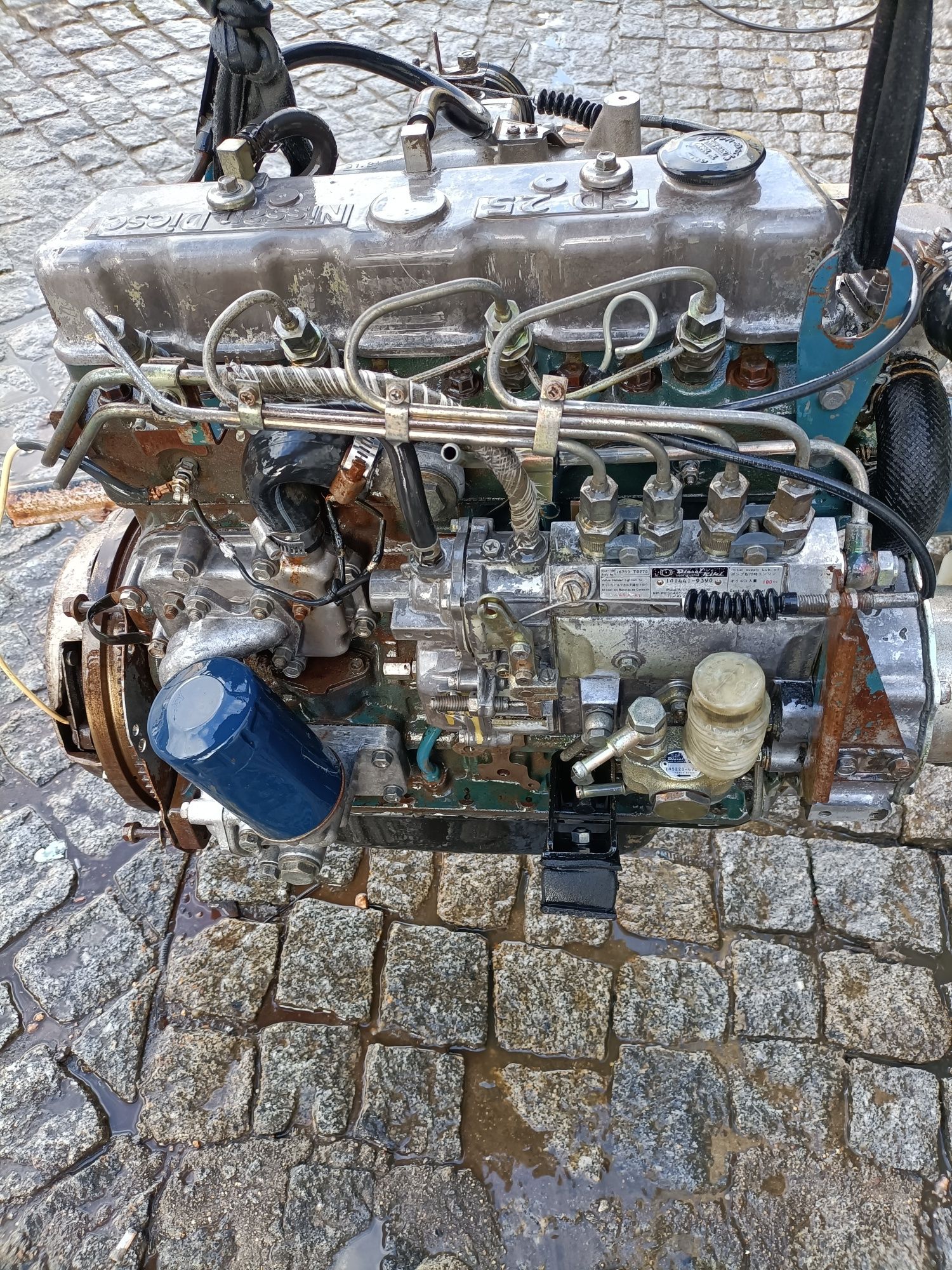 Motor Nissan de 25