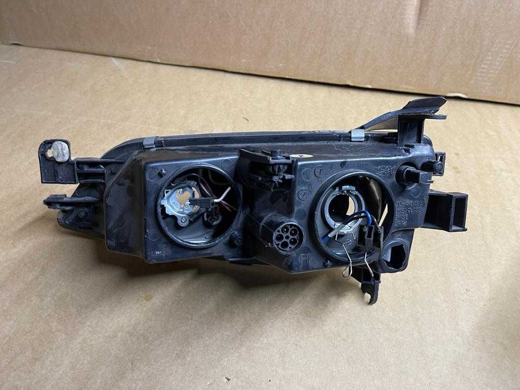 Lampa przednia Prawa Opel VECTRA B