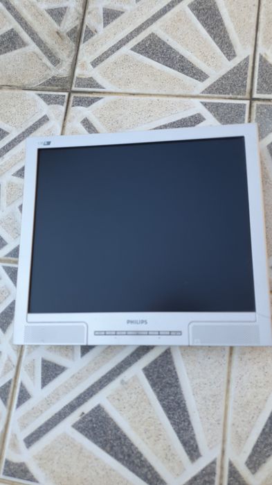 Monitores de 15" 100% funcionais, pode vir ver. Ligação VGA