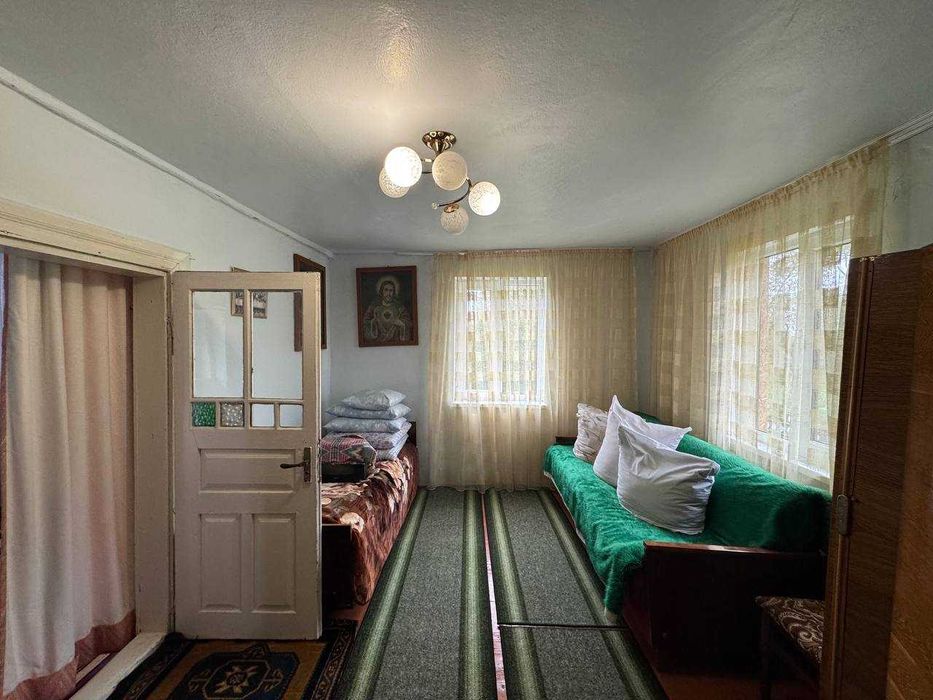 Продається житловий будинок із земельною ділянкою