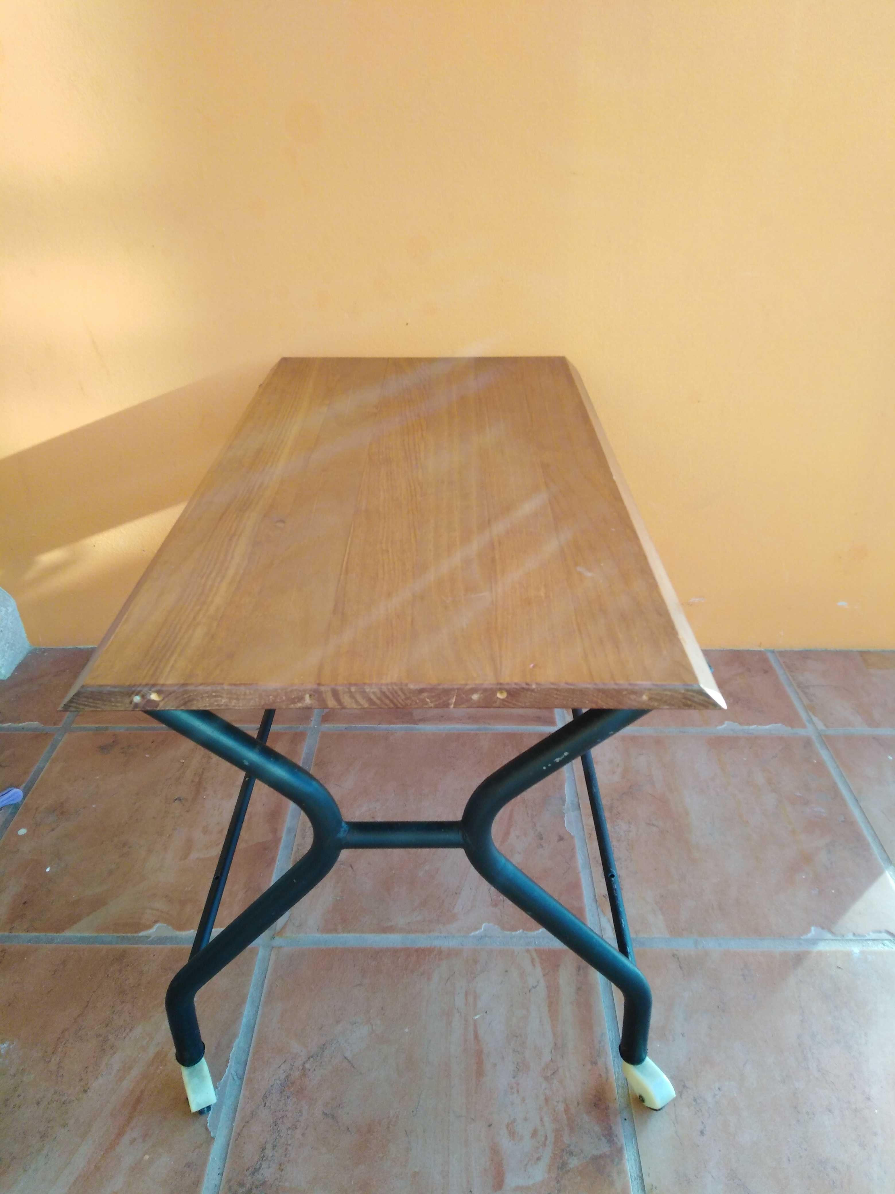 Mesa de apoio estilo industrial