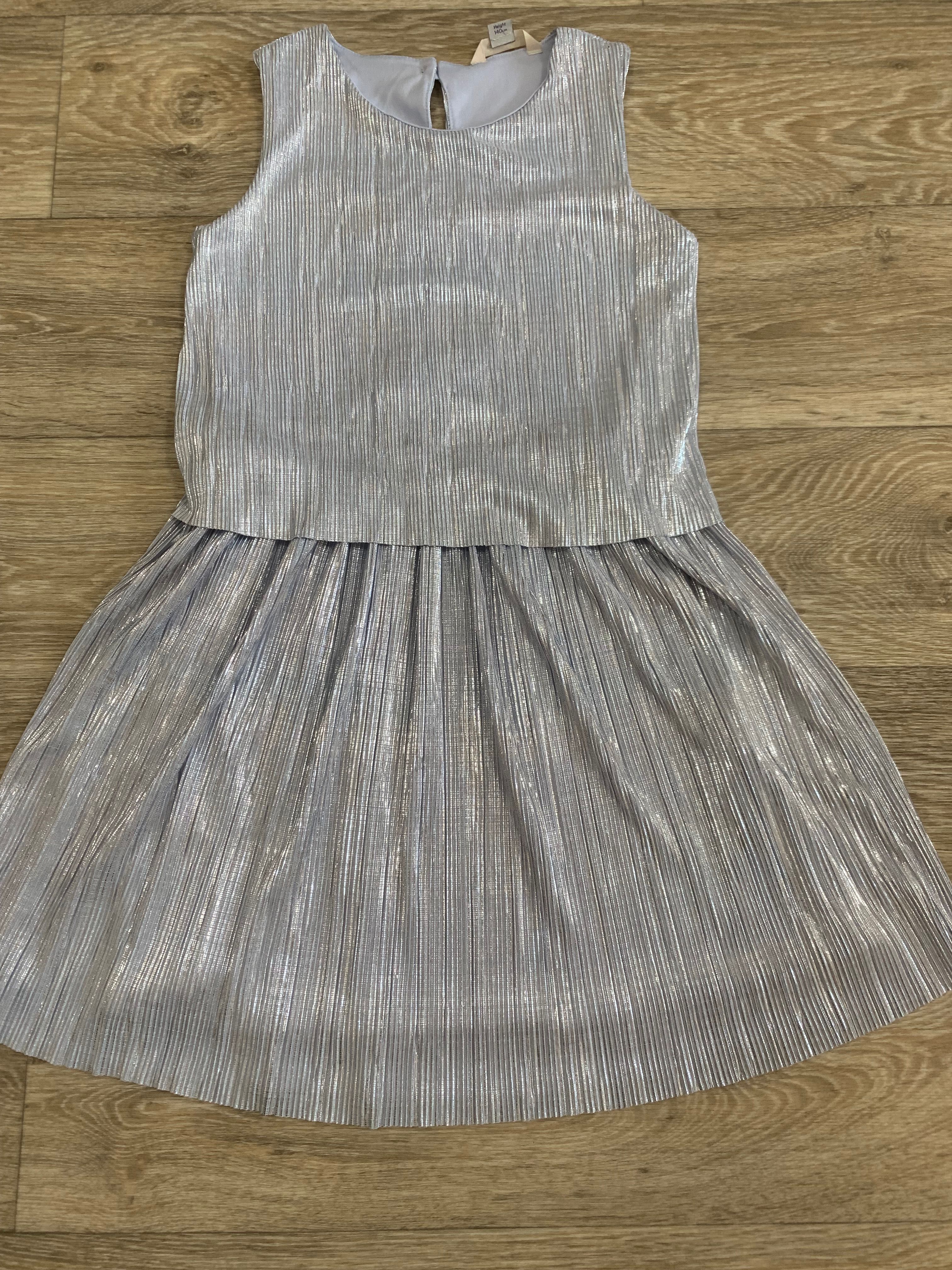 Нарядное платье для девочки р.134-140