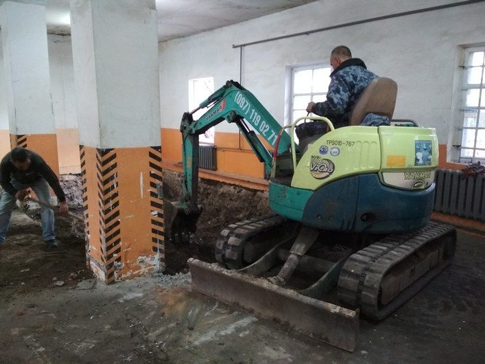 Чистимо берег від комишу, копаємо ставки, заходи для човнів,  катерів